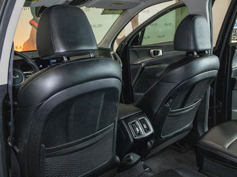 Used 2025 Kia Sorento EX image 10