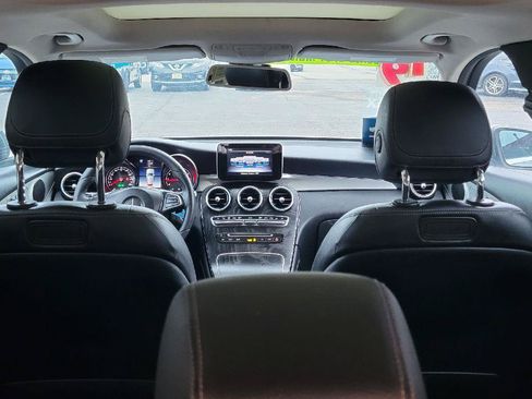 Used 2019 Mercedes-Benz GLC 300 w/ Premium Package image 32