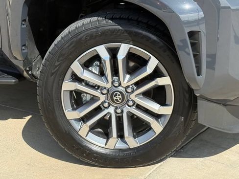 Used 2025 Toyota 4Runner Limited AWD/4WD image 2