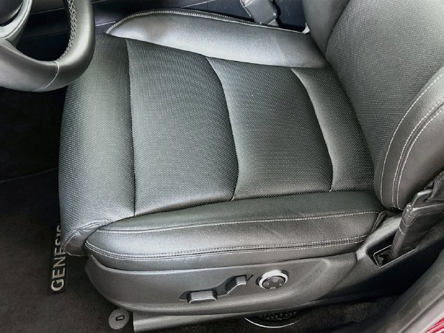 Used 2025 Genesis GV70 2.5T AWD/4WD image 24