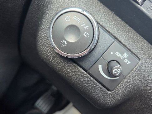 Used 2011 Chevrolet Traverse LT w/ Personal Connectivity Package image 23