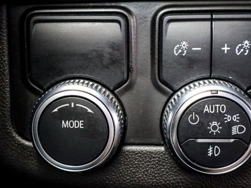 Used 2022 GMC Yukon XL SLT image 22