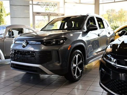New 2026 Volkswagen Tiguan SE AWD/4WD image 3