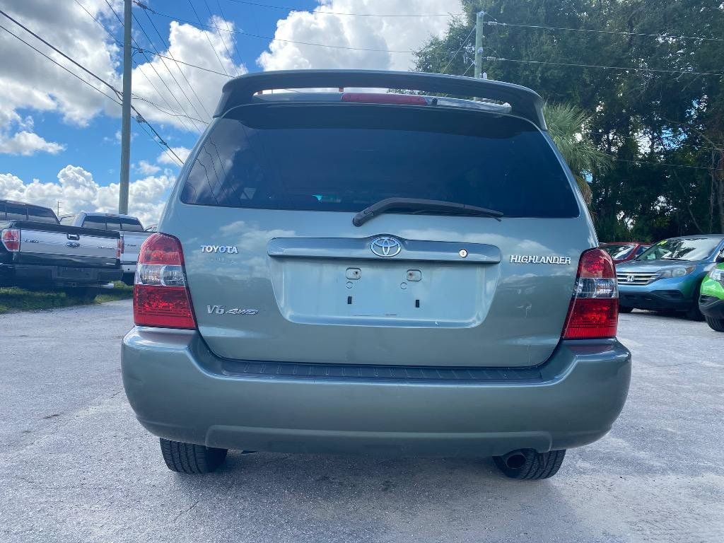 Used 2005 Toyota Highlander Limited w/ Leather Trim Pkg AWD/4WD image 9
