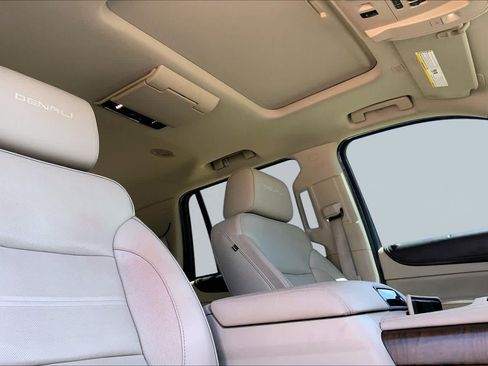 Used 2018 GMC Yukon Denali w/ Denali Ultimate Package AWD/4WD image 14
