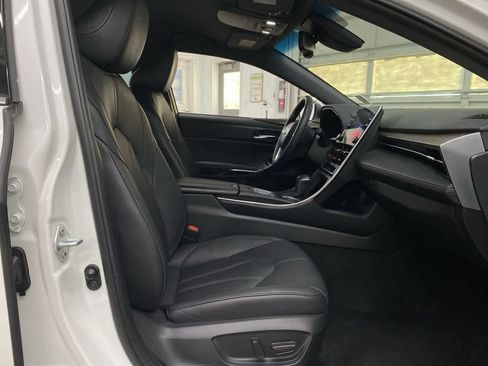 Used 2022 Toyota Avalon XLE image 19