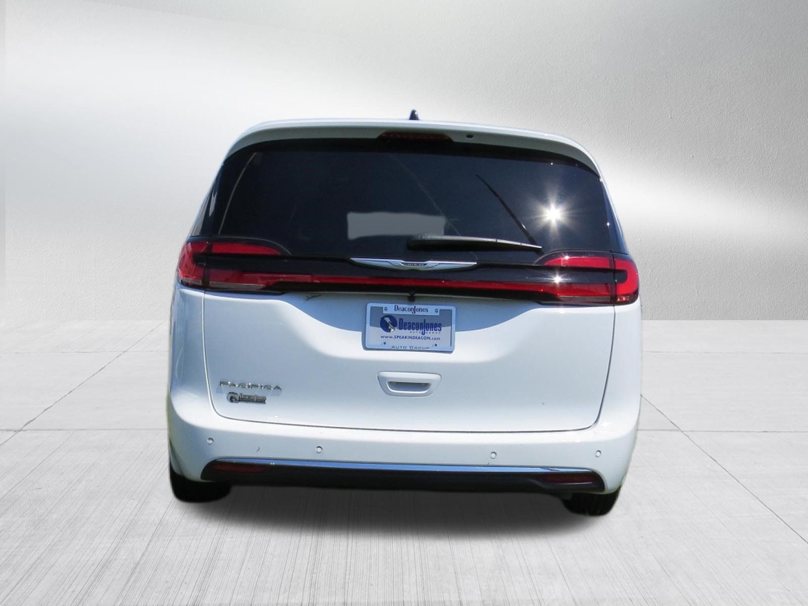 Used 2026 Chrysler Pacifica Select FWD image 4