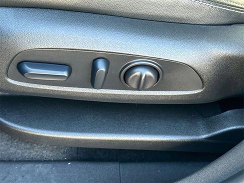 Used 2024 GMC Terrain SLT image 22