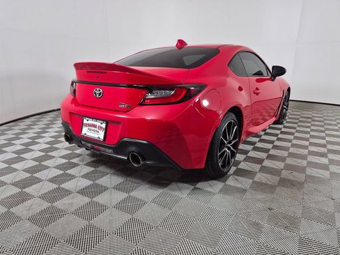 Used 2023 Toyota GR86 RWD image 3