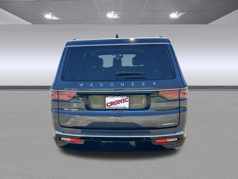Used 2024 Jeep Wagoneer L Series II w/ Flexible Seating Group RWD image 4