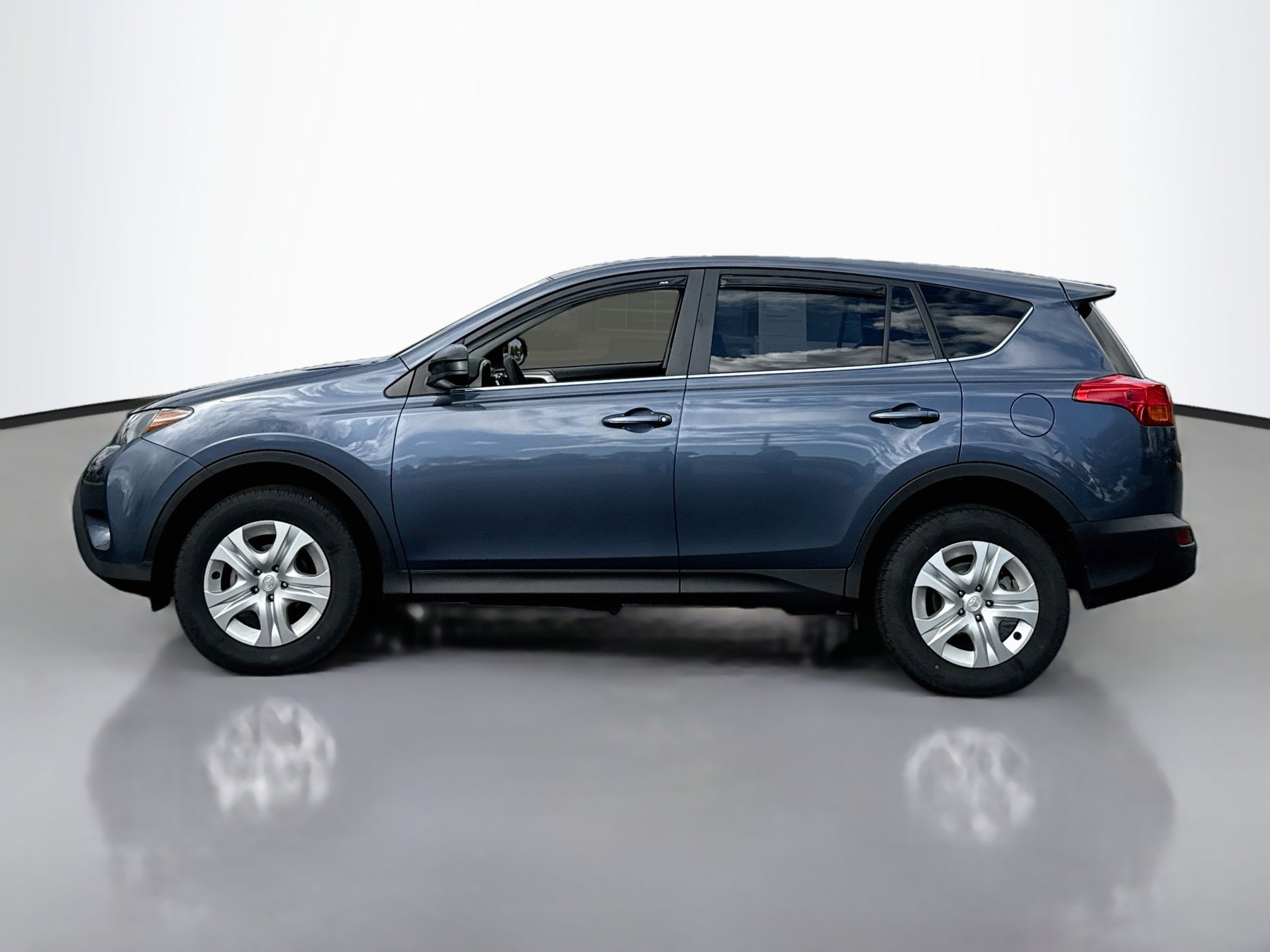 Used 2014 Toyota RAV4 LE AWD/4WD image 4