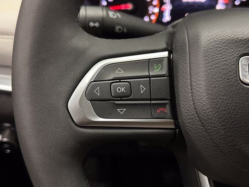 Used 2025 Jeep Compass Limited AWD/4WD image 19
