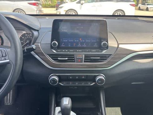 Used 2023 Nissan Altima 2.5 SV FWD image 18