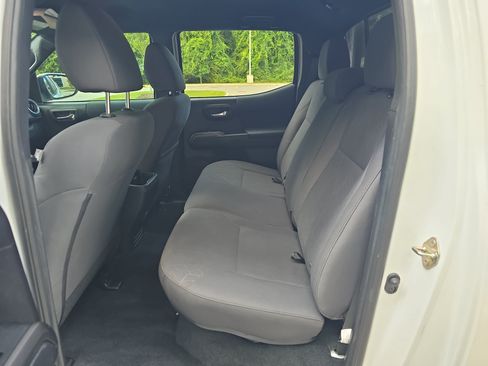 Used 2019 Toyota Tacoma TRD Off-Road w/ Technology Package AWD/4WD image 15