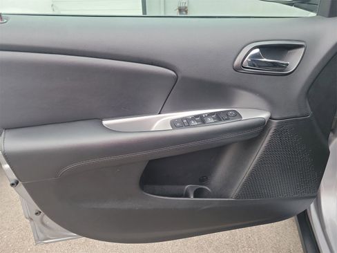 Used 2017 Dodge Journey SE w/ Flexible Seating Group image 19