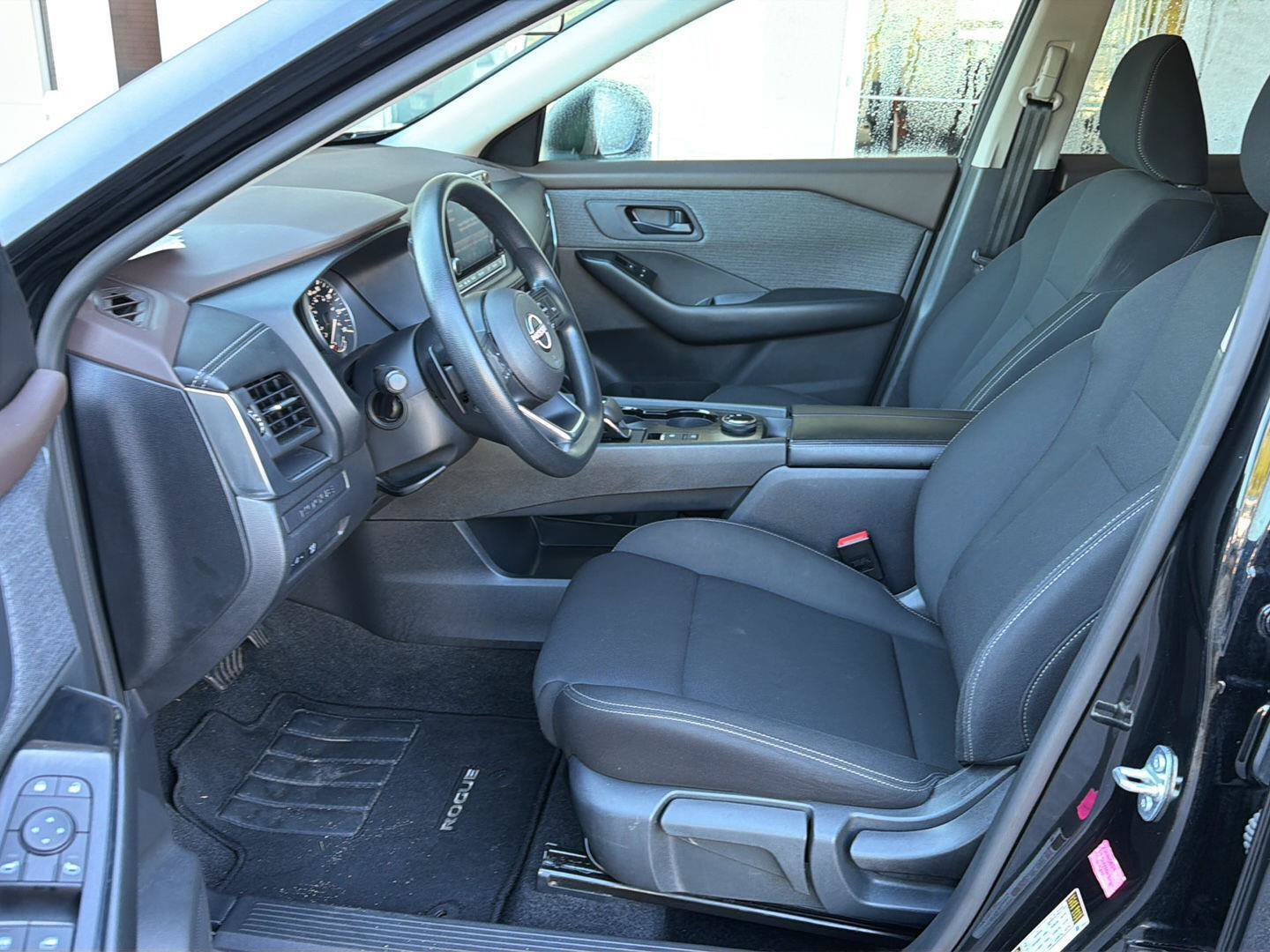 Used 2023 Nissan Rogue S AWD/4WD image 10