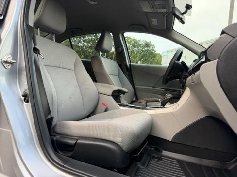 Used 2017 Honda Accord LX image 15
