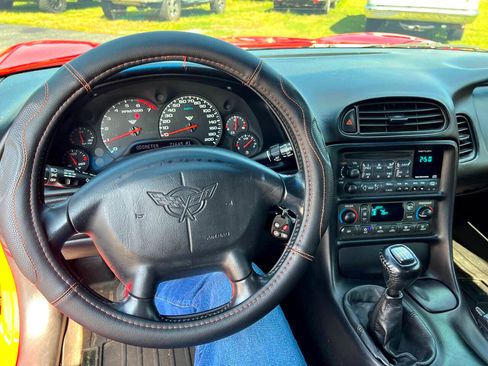 Used 2002 Chevrolet Corvette Convertible w/ Preferred Equipment Group2 image 22