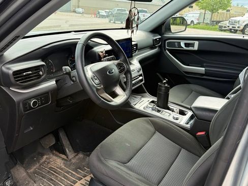 Used 2023 Ford Explorer XLT AWD/4WD image 4
