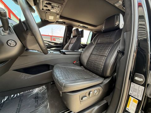 Used 2024 Cadillac Escalade ESV Sport Platinum AWD/4WD image 22