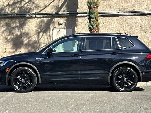 Used 2022 Volkswagen Tiguan SE R-Line FWD image 6