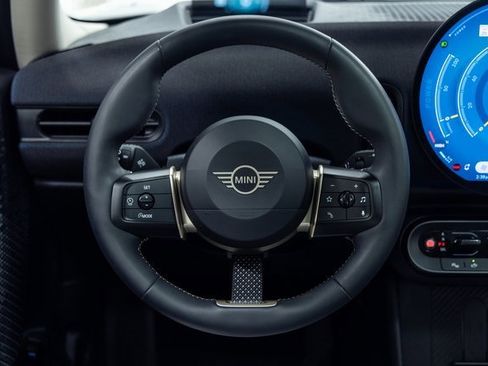 Certified 2025 MINI Cooper 2-Door Hardtop image 14