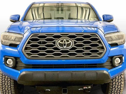 Used 2020 Toyota Tacoma TRD Off-Road w/ Blackout Package image 3