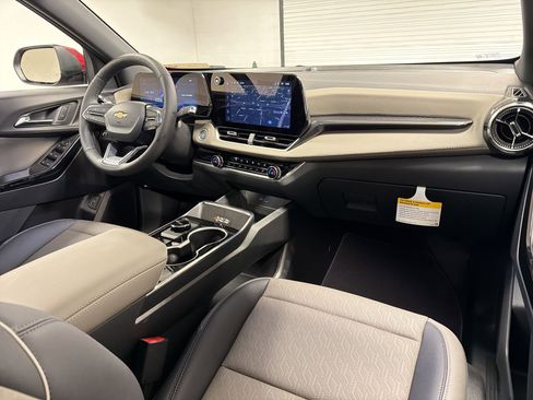 New 2026 Chevrolet Equinox LT w/ Convenience Package II FWD image 29