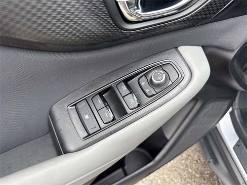 Used 2025 Subaru Outback Premium image 12