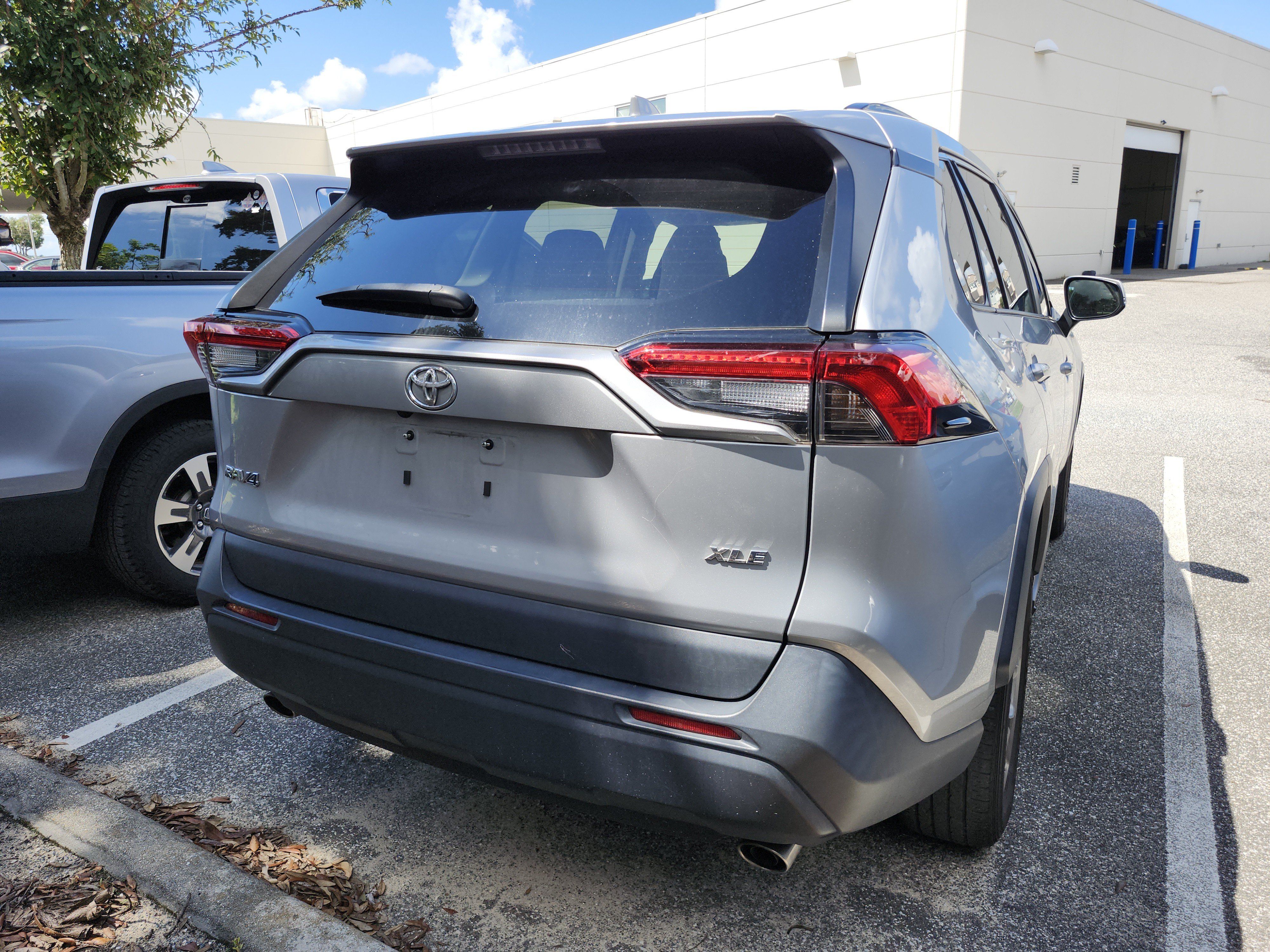 Used 2022 Toyota RAV4 XLE FWD image 9