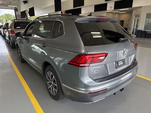 Used 2020 Volkswagen Tiguan SE w/ Panoramic Sunroof Package FWD image 4