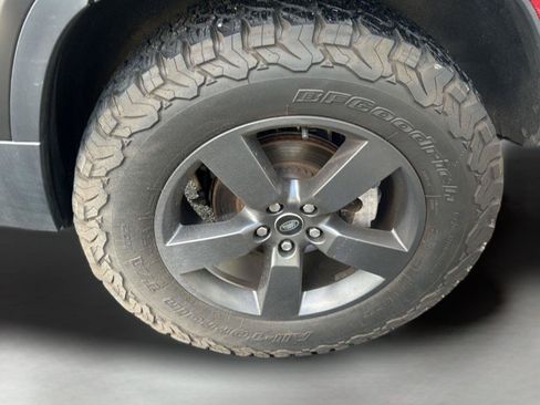 Used 2023 Land Rover Defender 110 S AWD/4WD image 28