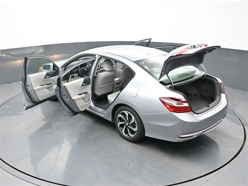 Used 2017 Honda Accord EX-L image 29