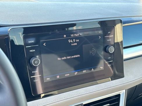 Used 2025 Volkswagen Taos SE image 17