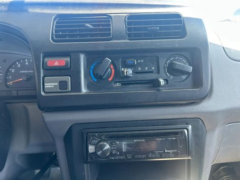 Used 2000 Nissan Frontier XE RWD image 10