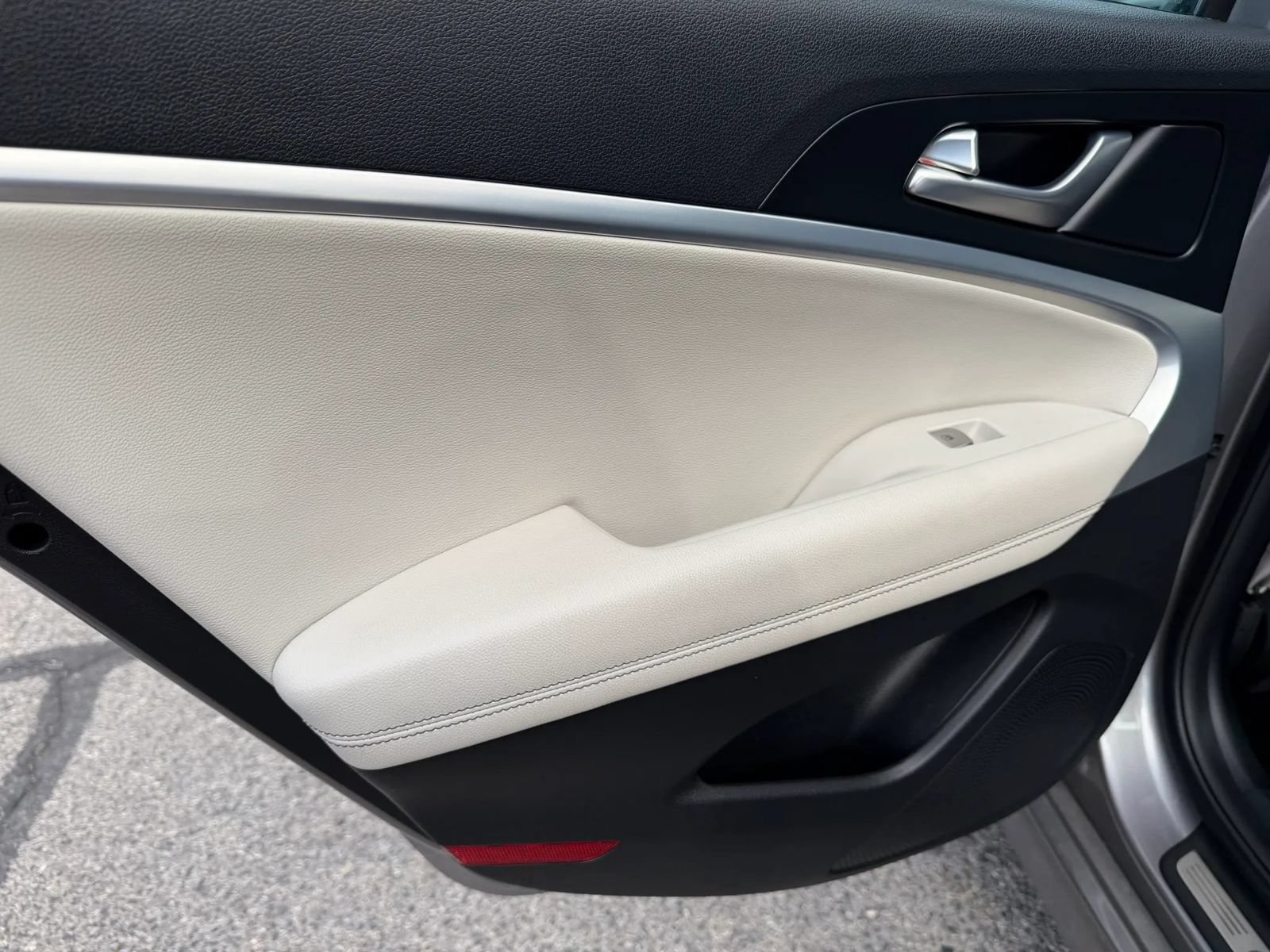 Used 2024 Genesis G70 2.5T RWD image 15