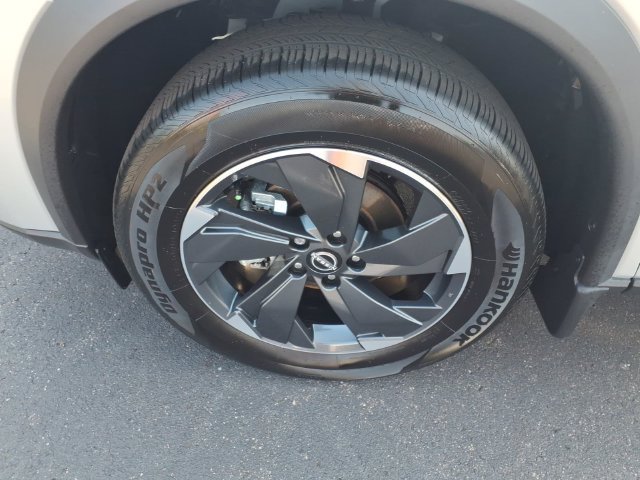 Used 2025 Nissan Rogue SV AWD/4WD image 4