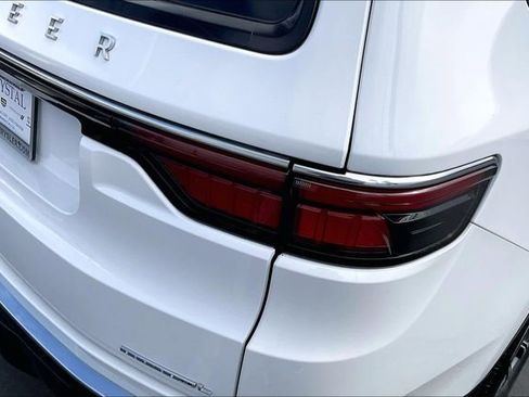 Certified 2023 Jeep Wagoneer L Series II RWD image 28