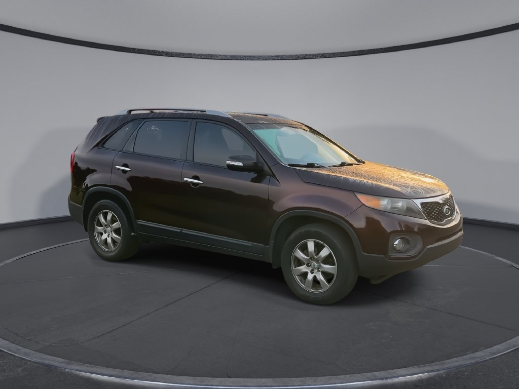 Used 2013 Kia Sorento LX w/ Convenience Pkg FWD image 2