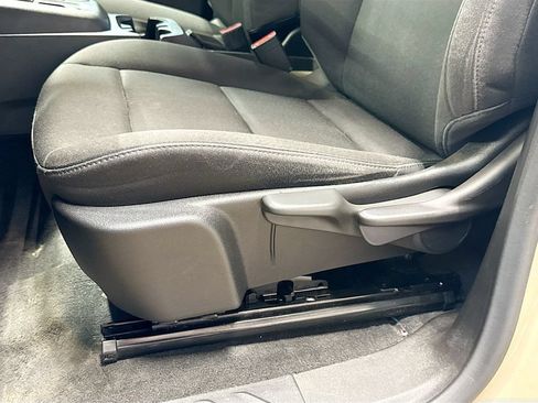 Used 2024 Chevrolet Colorado W/T RWD image 19