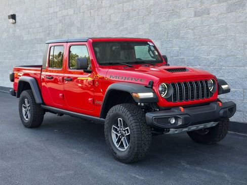 Used 2026 Jeep Gladiator Mojave AWD/4WD image 7