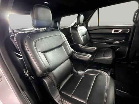 Used 2020 Ford Explorer XLT w/ Equipment Group 202A RWD image 18