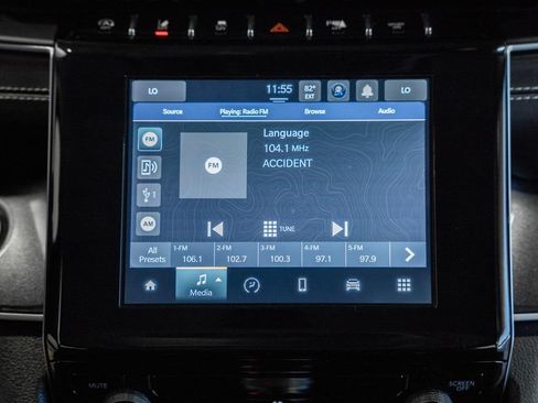 Certified 2023 Jeep Grand Cherokee Laredo AWD/4WD image 21