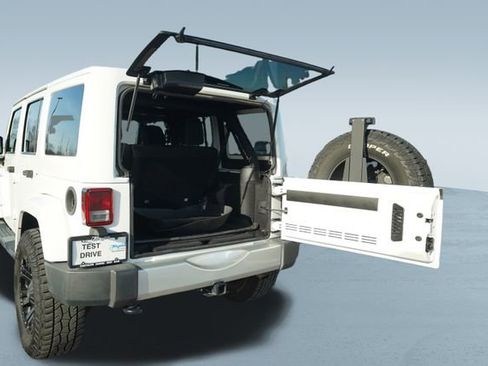 Used 2015 Jeep Wrangler Unlimited Sahara w/ Dual Top Group image 16