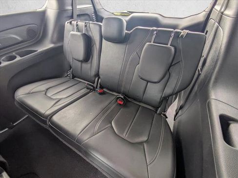 Used 2019 Chrysler Pacifica Touring-L Plus w/ Advanced Safetytec Group image 20