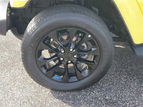 Used 2022 Jeep Wrangler Unlimited Sahara image 32