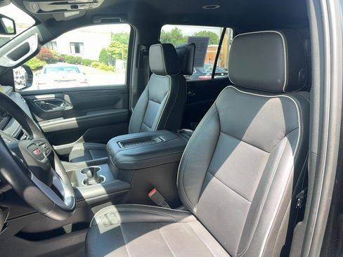 Used 2021 GMC Yukon SLT w/ Rear Media and Nav Package AWD/4WD image 22