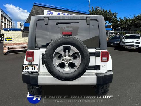 Used 2017 Jeep Wrangler Unlimited Sahara w/ Connectivity Group AWD/4WD image 7