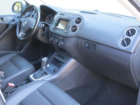 Used 2016 Volkswagen Tiguan S image 7