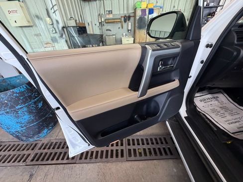Used 2018 Toyota 4Runner SR5 Premium AWD/4WD image 10